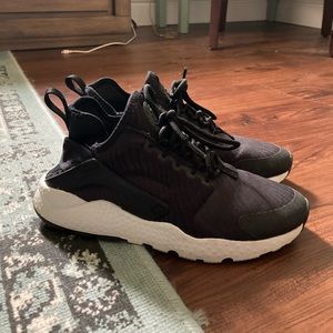 Harreuche Black Nike Sneakers